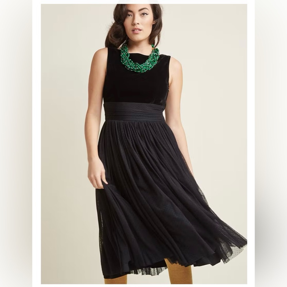 Banned Apparel Velvet Midi Dress with Mesh
Skirt Size M